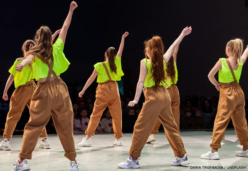 sje-theatre-musical Kids in a musical theatre production
